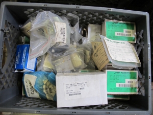 HOWE RICHARDSON SCALE, 28" X 28" SCALE TOP, WITH WEIGHTS, 2000LB CAPACITY. LOADING & HANDLING FEE $15-4529